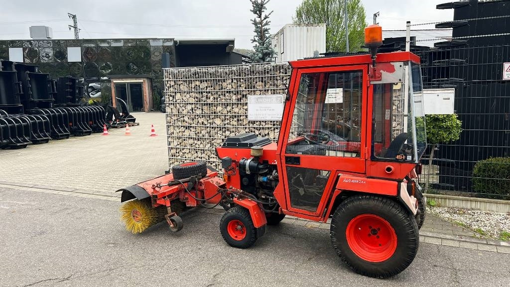Hako 2300 D Kleintraktor, hyrd. Kehrmaschine, Zapfwelle  - Municipal tractor: picture 5 Hako 2300 D Kleintraktor, hyrd. Kehrmaschine, Zapfwelle  - Municipal tractor: picture 5