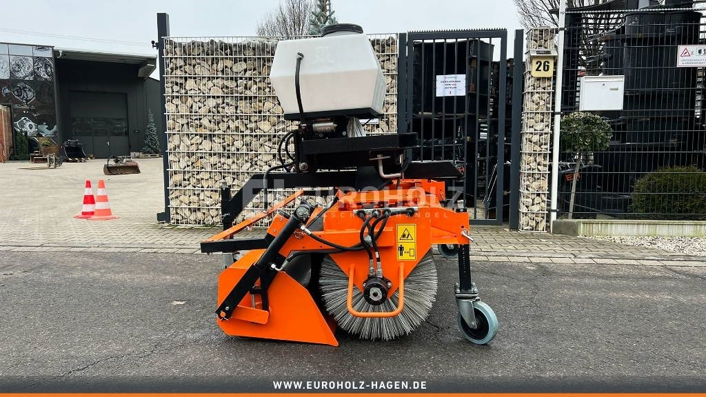 Kehrmaschine ZM2000 Stapleraufnahme - Broom for Municipal/ Special vehicle: picture 2 Kehrmaschine ZM2000 Stapleraufnahme - Broom for Municipal/ Special vehicle: picture 2