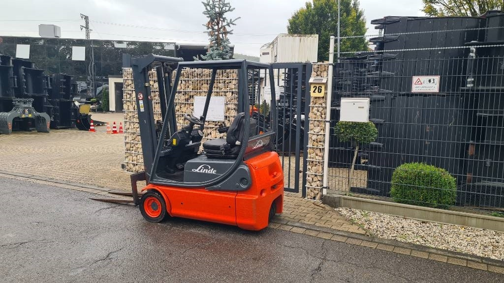 Electric forklift Linde E 14-02, Tripplex bis 4,5 m, Hubkraft 1.400 kg: picture 15