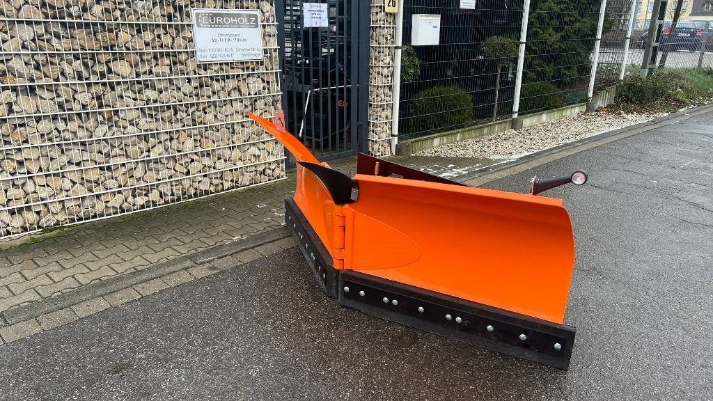 Schneeschild Planierschild hydraulisch 4-Wege PU-2  - Snow plough for Agricultural machinery: picture 2 Schneeschild Planierschild hydraulisch 4-Wege PU-2  - Snow plough for Agricultural machinery: picture 2