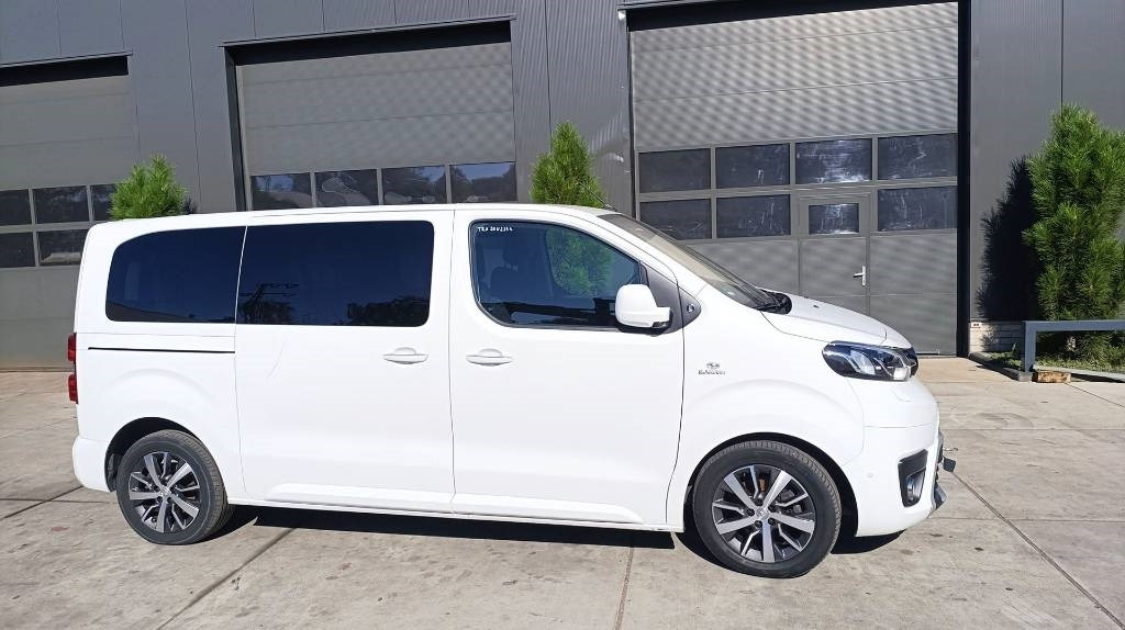 Toyota Proace 2.0 Van, Kleinbus, 7-Sitzer, Turboschaden - Panel van: picture 3 Toyota Proace 2.0 Van, Kleinbus, 7-Sitzer, Turboschaden - Panel van: picture 3