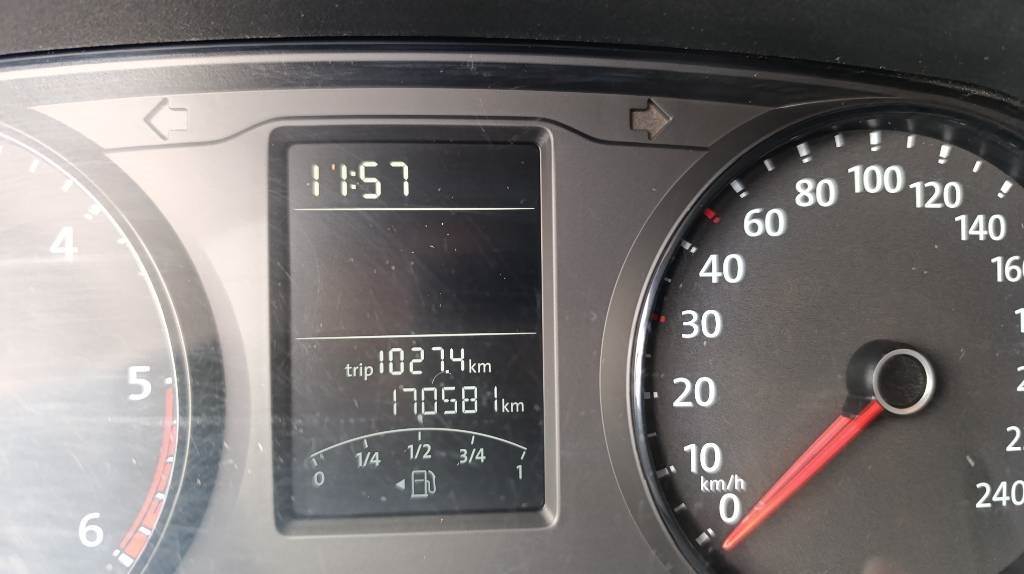 Volkswagen T5 2.0 TDI Kastenwagen, 8x Reifen, PDC, Klima, AHK - Small van: picture 3 Volkswagen T5 2.0 TDI Kastenwagen, 8x Reifen, PDC, Klima, AHK - Small van: picture 3