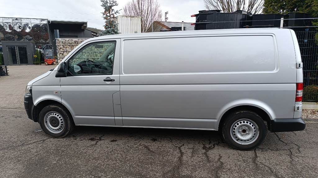 Volkswagen T5 2.0 TDI, Transporter, Kasten, Werkstattschränke - Box van: picture 4 Volkswagen T5 2.0 TDI, Transporter, Kasten, Werkstattschränke - Box van: picture 4