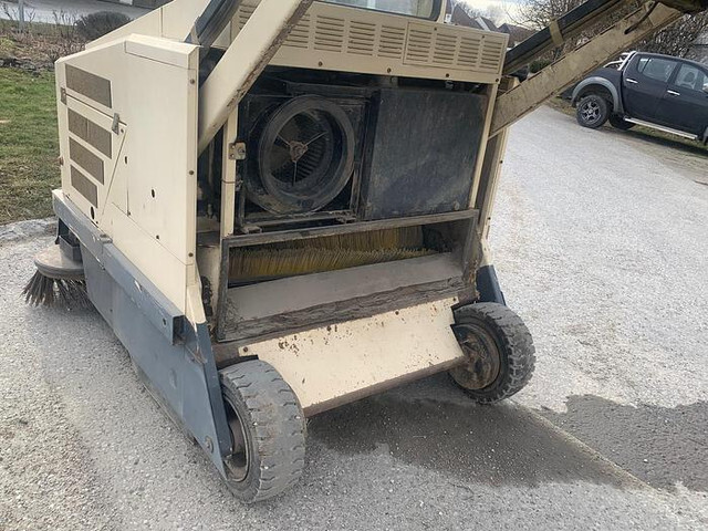 Lease a Amros 1250 Kehrmaschine Amros 1250 Kehrmaschine: picture 11 Lease a Amros 1250 Kehrmaschine Amros 1250 Kehrmaschine: picture 11