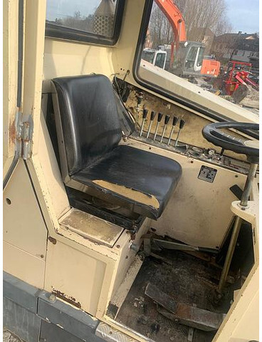 Lease a Amros 1250 Kehrmaschine Amros 1250 Kehrmaschine: picture 9 Lease a Amros 1250 Kehrmaschine Amros 1250 Kehrmaschine: picture 9