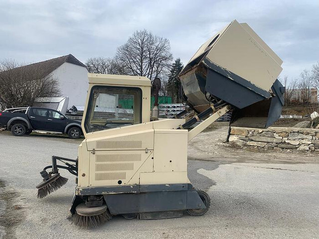 Amros 1250 Kehrmaschine - Road sweeper: picture 1 Amros 1250 Kehrmaschine - Road sweeper: picture 1