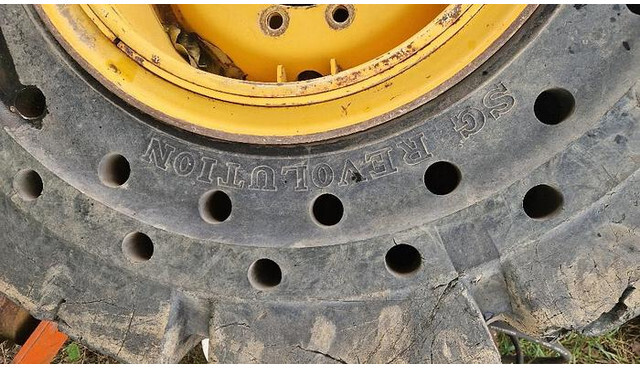 Tire Big Vollgummi Räder 20,5 x 25 mit Volvo Felgen: picture 6