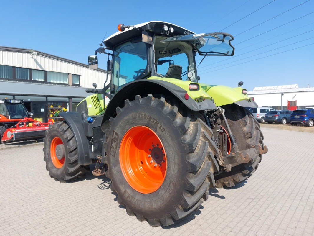 CLAAS Axion 850 - Farm tractor: picture 3 CLAAS Axion 850 - Farm tractor: picture 3