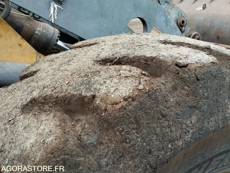 Loader CHARGEUSE SUR PNEUS VOLVO L70D de 2000 n°17603 A REPARER: picture 15