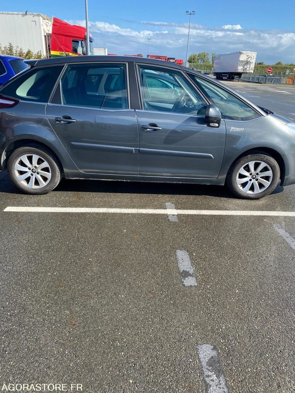 CITROEN PICASSO // CT-011-LS // 2013 - 215 102 KM - Car: picture 4 CITROEN PICASSO // CT-011-LS // 2013 - 215 102 KM - Car: picture 4
