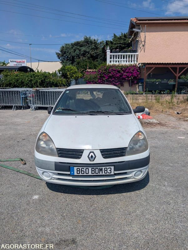 CLIO ACCIDENTEE - NON ROULANT - INCOMPLET - Car: picture 1 CLIO ACCIDENTEE - NON ROULANT - INCOMPLET - Car: picture 1