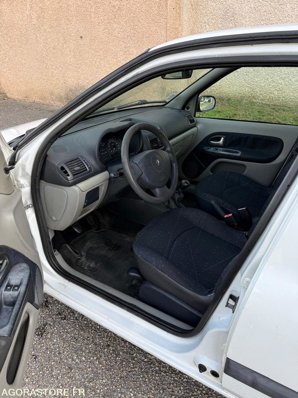 CLIO II 1.5L DCI 65CH CLIM - Car: picture 5 CLIO II 1.5L DCI 65CH CLIM - Car: picture 5