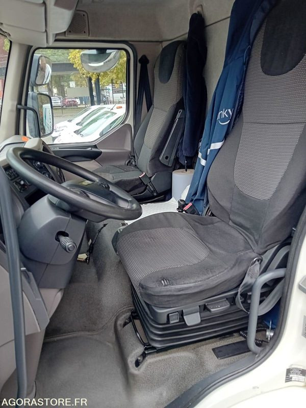 Camion citerne DAF LF310 - 2015 - 158 000km - SUV: picture 5 Camion citerne DAF LF310 - 2015 - 158 000km - SUV: picture 5