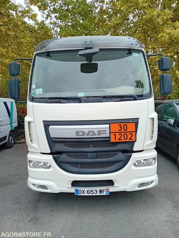 Camion citerne DAF LF310 - 2015 - 158 000km - SUV: picture 1 Camion citerne DAF LF310 - 2015 - 158 000km - SUV: picture 1
