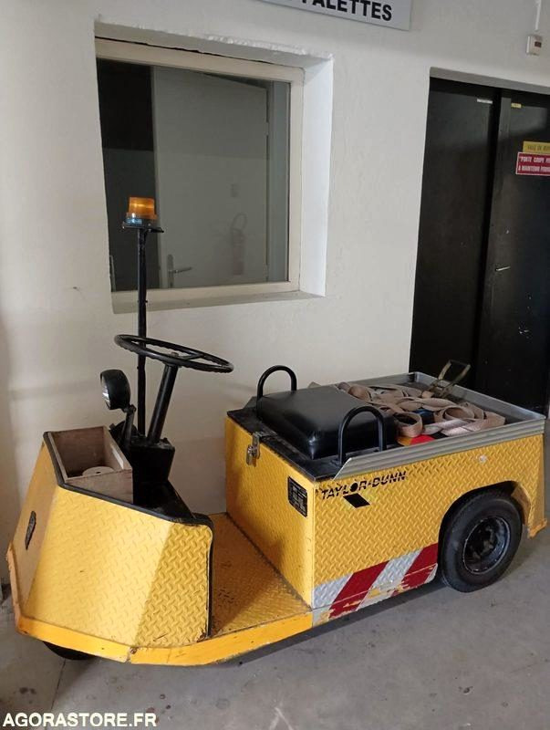 Chariot électrique TAYLOR DUNN - Bon état - 2010 - Tow tractor: picture 1 Chariot électrique TAYLOR DUNN - Bon état - 2010 - Tow tractor: picture 1