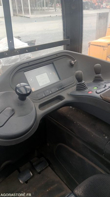 Chariot frontal - Fenwick - 2014 - R16 - Reach truck: picture 3 Chariot frontal - Fenwick - 2014 - R16 - Reach truck: picture 3