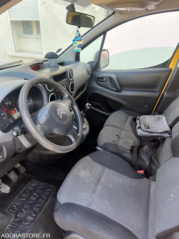 Citroen berlingo - 2016 - 76000km - Car: picture 3 Citroen berlingo - 2016 - 76000km - Car: picture 3