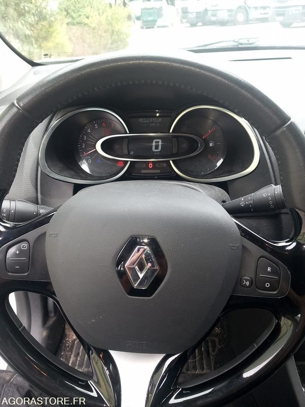 Car Clio IV essence: picture 7