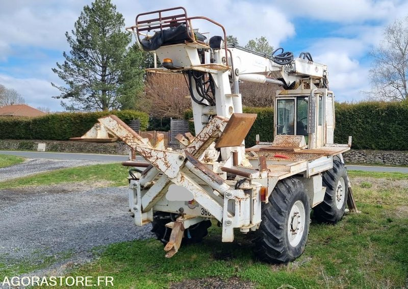 MACHINE A PLANTER LES POTEAUX - RISA CHALLENGER - 2001 - 3950heures - Construction machinery: picture 3 MACHINE A PLANTER LES POTEAUX - RISA CHALLENGER - 2001 - 3950heures - Construction machinery: picture 3