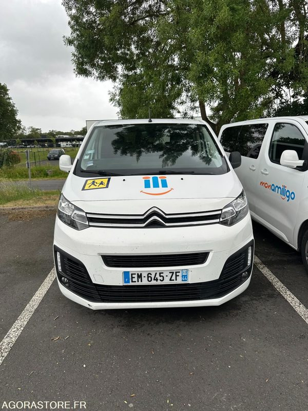EM-645-ZF - Roulant - VP - 9 Places - Jumpy SPACE TOURER - 210 716 Kms - Minibus, Passenger van: picture 4 EM-645-ZF - Roulant - VP - 9 Places - Jumpy SPACE TOURER - 210 716 Kms - Minibus, Passenger van: picture 4