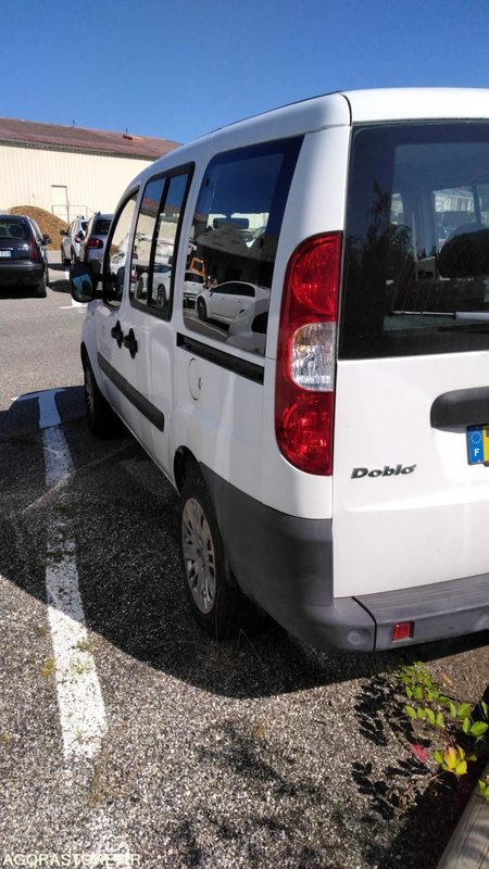 FIAT DOBLO 5 PLACES 2007 - Car: picture 5 FIAT DOBLO 5 PLACES 2007 - Car: picture 5