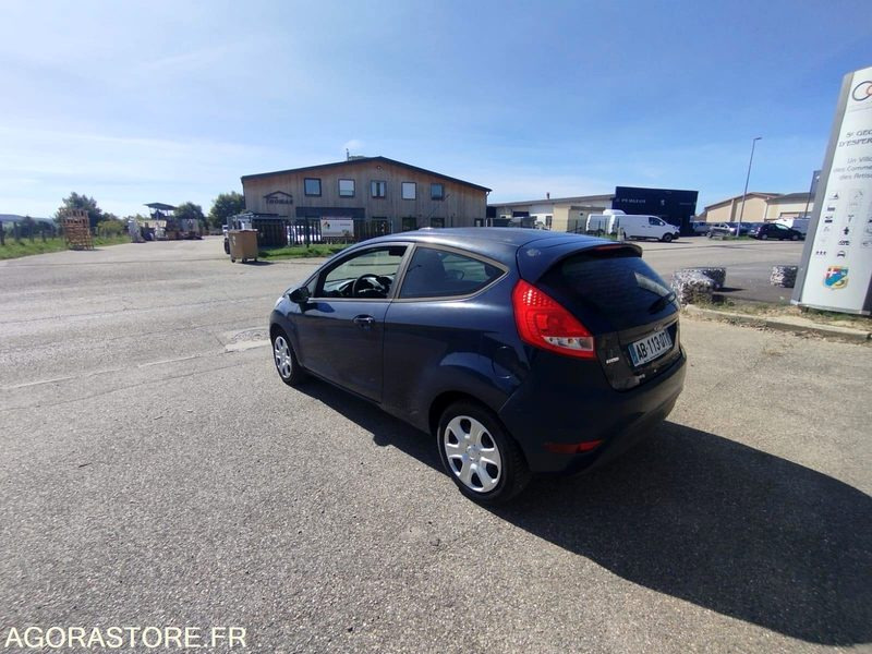 FORD FIESTA 1.4 TDCI DIESEL - ANNEE 2009 - 168000 KMS - 5 PLACES - Car: picture 5 FORD FIESTA 1.4 TDCI DIESEL - ANNEE 2009 - 168000 KMS - 5 PLACES - Car: picture 5