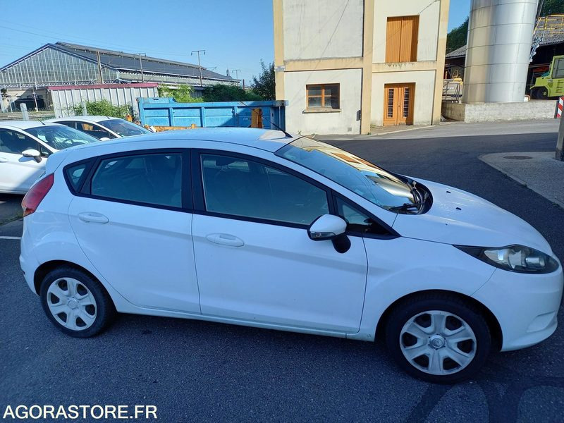 FORD FIESTA TDCI 70 FAP TREND 5 portes - Car: picture 2 FORD FIESTA TDCI 70 FAP TREND 5 portes - Car: picture 2
