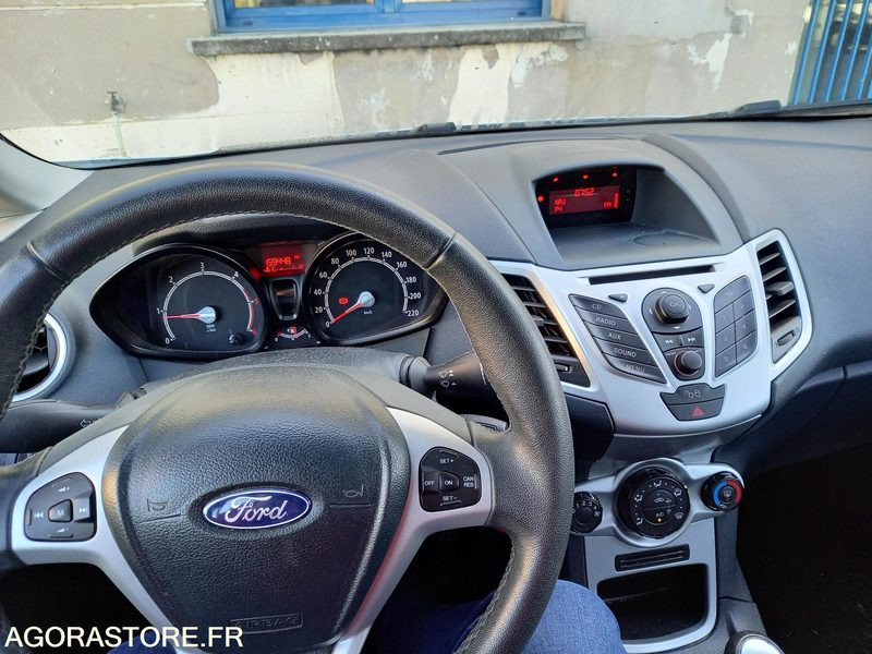 FORD FIESTA TDCI 70 FAP TREND 5 portes - Car: picture 4 FORD FIESTA TDCI 70 FAP TREND 5 portes - Car: picture 4