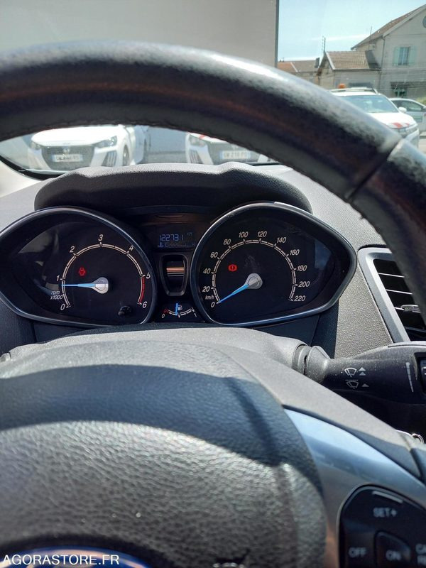 FORD FIESTA TDCI 70 FAP TREND 5 portes - Car: picture 3 FORD FIESTA TDCI 70 FAP TREND 5 portes - Car: picture 3