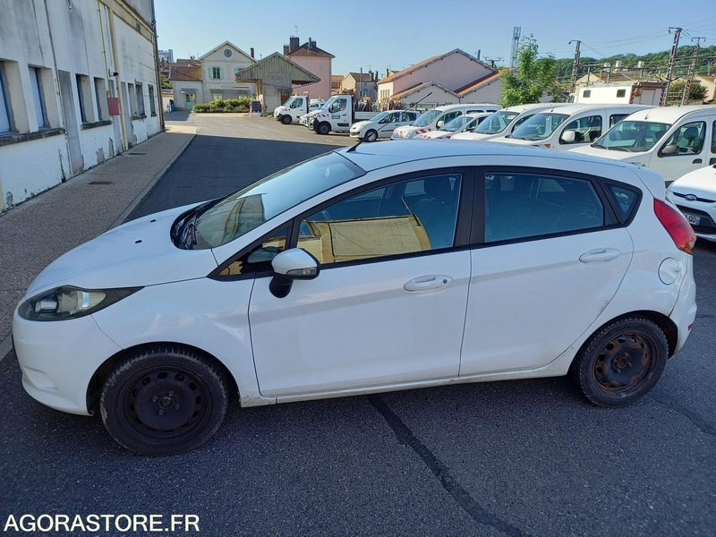 FORD FIESTA TDCI 70 FAP TREND 5 portes - Car: picture 2 FORD FIESTA TDCI 70 FAP TREND 5 portes - Car: picture 2