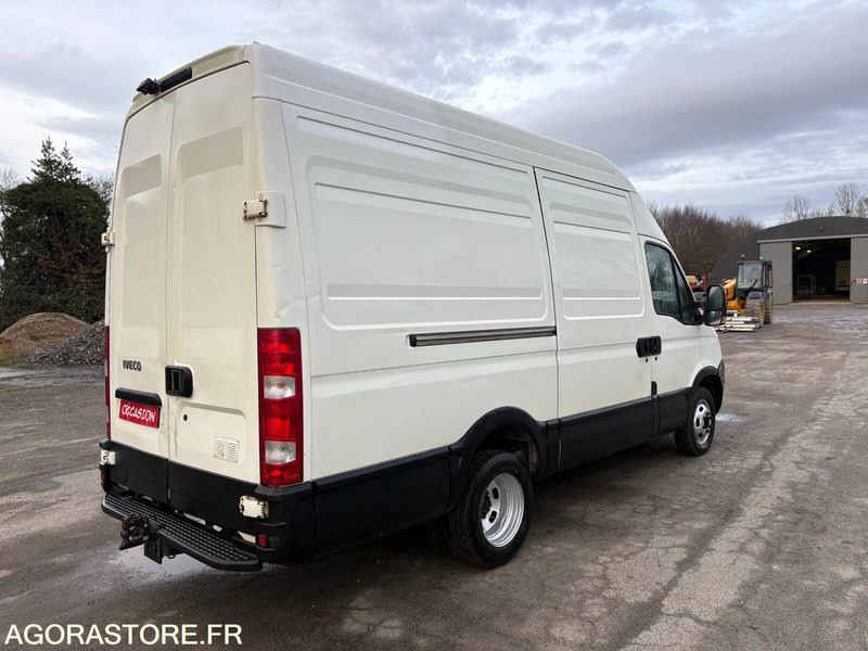 FOURGON IVECO DAILY 180 CV - 2011 - 195 600 KMS - Panel van: picture 5 FOURGON IVECO DAILY 180 CV - 2011 - 195 600 KMS - Panel van: picture 5