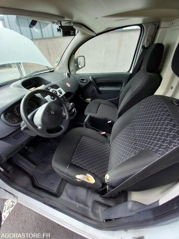 Fourgonnette frigorifique RENAULT - CN707CZ - Small van: picture 4 Fourgonnette frigorifique RENAULT - CN707CZ - Small van: picture 4