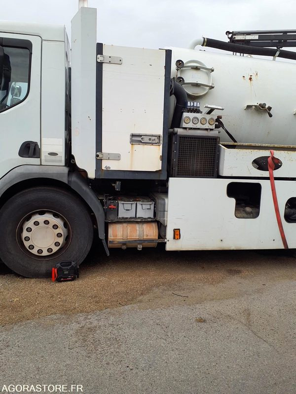 HYDROCUREUR 19T RIVARD - 2004 / 262 122 KM - Vacuum truck: picture 4 HYDROCUREUR 19T RIVARD - 2004 / 262 122 KM - Vacuum truck: picture 4