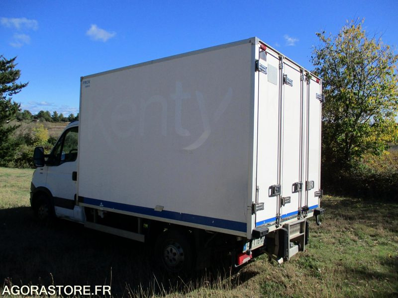 IVECO 35S13 de 2013 426915Kms "d'autoroute"chassis cabine frigorifique - Refrigerated van: picture 3 IVECO 35S13 de 2013 426915Kms "d'autoroute"chassis cabine frigorifique - Refrigerated van: picture 3