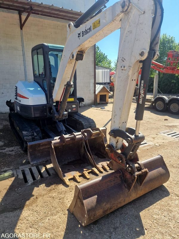 MINI PELLE SUR CHENILLE CAOUTCHOUC BOBCAT 5T E45 AVEC 3 GODETS - Mini excavator: picture 1 MINI PELLE SUR CHENILLE CAOUTCHOUC BOBCAT 5T E45 AVEC 3 GODETS - Mini excavator: picture 1