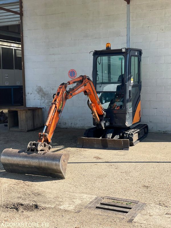MINI-PELLE SUR CHENILLE CAOUTCHOUC HITACHI ZX17U-2 15CV 1.9T AVEC 3 GODETS - Excavator: picture 2 MINI-PELLE SUR CHENILLE CAOUTCHOUC HITACHI ZX17U-2 15CV 1.9T AVEC 3 GODETS - Excavator: picture 2