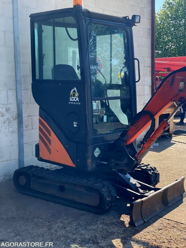 MINI-PELLE SUR CHENILLE CAOUTCHOUC HITACHI ZX17U-2 15CV 1.9T AVEC 3 GODETS - Excavator: picture 4 MINI-PELLE SUR CHENILLE CAOUTCHOUC HITACHI ZX17U-2 15CV 1.9T AVEC 3 GODETS - Excavator: picture 4