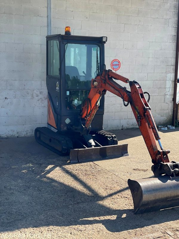 MINI-PELLE SUR CHENILLE CAOUTCHOUC HITACHI ZX17U-2 15CV 1.9T AVEC 3 GODETS - Excavator: picture 2 MINI-PELLE SUR CHENILLE CAOUTCHOUC HITACHI ZX17U-2 15CV 1.9T AVEC 3 GODETS - Excavator: picture 2