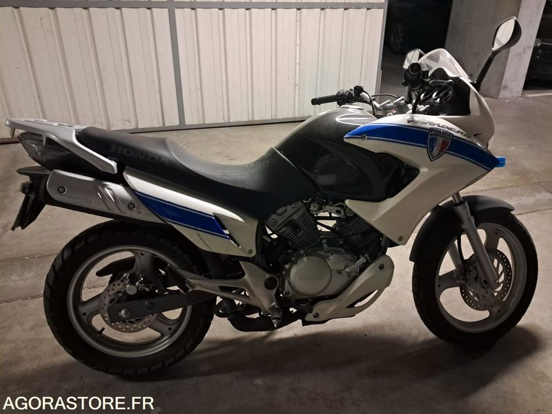 MOTO HONDA VARADERO 125 - POLICE MUNICIPALE - Motorcycle: picture 2 MOTO HONDA VARADERO 125 - POLICE MUNICIPALE - Motorcycle: picture 2