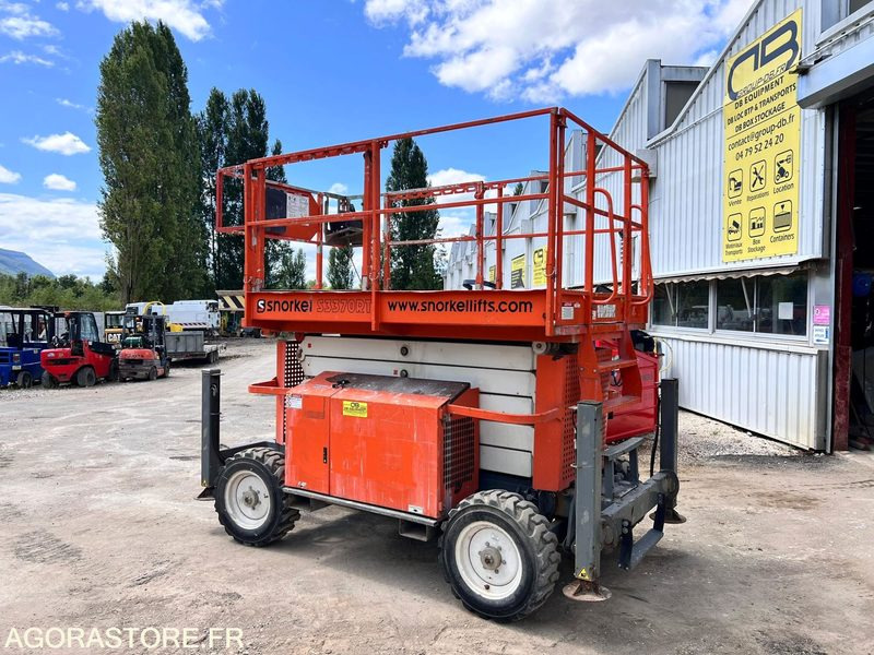 NACELLE CISEAUX 12M 4X4 DIESEL SNORKEL S3370RT - Année 2017 - 1445 heures - Scissor lift: picture 5 NACELLE CISEAUX 12M 4X4 DIESEL SNORKEL S3370RT - Année 2017 - 1445 heures - Scissor lift: picture 5