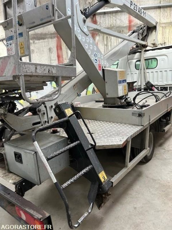 CAMION NACELLE NISSAN IMER P 23 AS 11 2013 20 000 KM - Other machinery: picture 3 CAMION NACELLE NISSAN IMER P 23 AS 11 2013 20 000 KM - Other machinery: picture 3