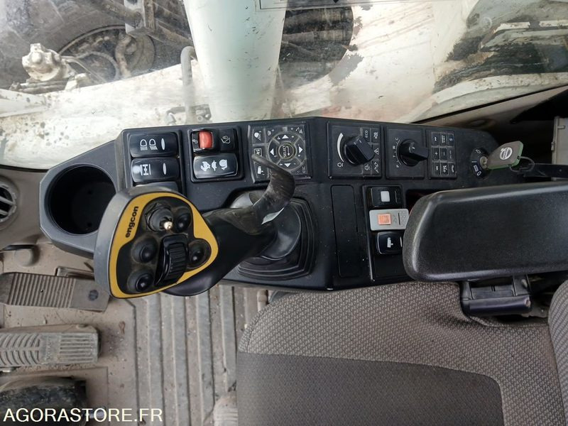 PELLE SUR PNEUS - VOLVO -EW160E - 2016 - 12500 - Excavator: picture 4 PELLE SUR PNEUS - VOLVO -EW160E - 2016 - 12500 - Excavator: picture 4