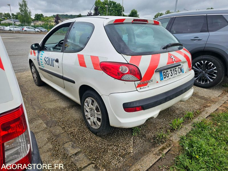 PEUGEOT 206+ - BG315CN - 2011 / 216 501 KM - Car: picture 4 PEUGEOT 206+ - BG315CN - 2011 / 216 501 KM - Car: picture 4