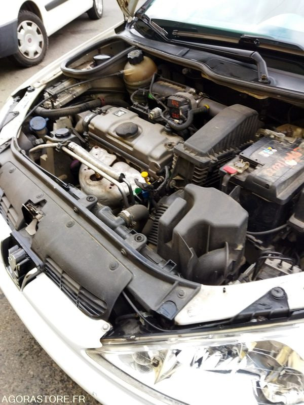 PEUGEOT 206 ESSENCE - Car: picture 3 PEUGEOT 206 ESSENCE - Car: picture 3