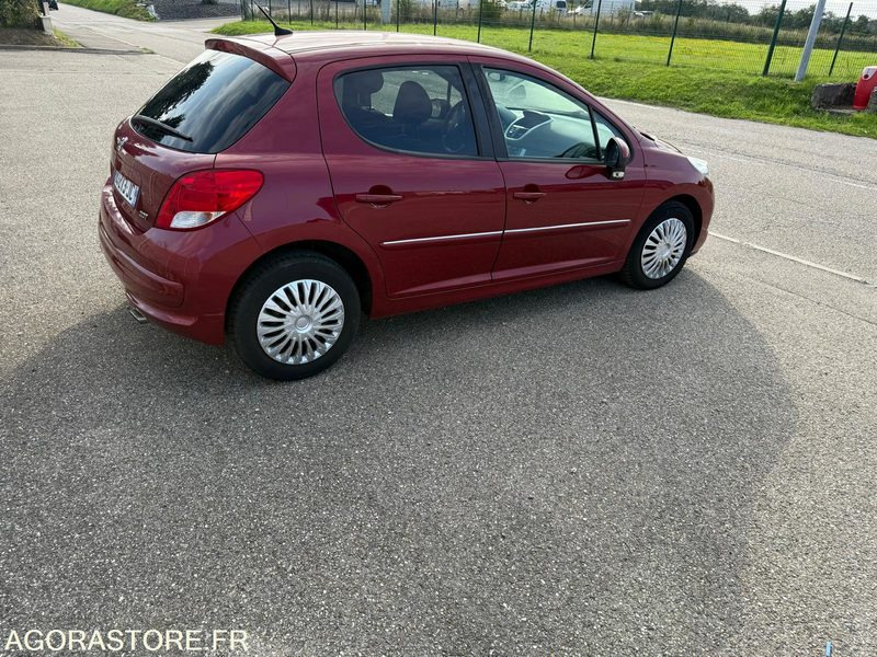 PEUGEOT 207 - ANNEE 2011 - 130000 KILOMETRES - BOITE AUTOMATIQUE - Car: picture 3 PEUGEOT 207 - ANNEE 2011 - 130000 KILOMETRES - BOITE AUTOMATIQUE - Car: picture 3