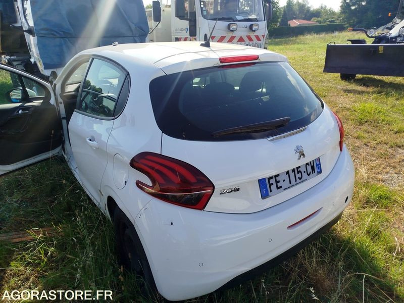 PEUGEOT 208 - 2019 - 232606 KM - Car: picture 4 PEUGEOT 208 - 2019 - 232606 KM - Car: picture 4
