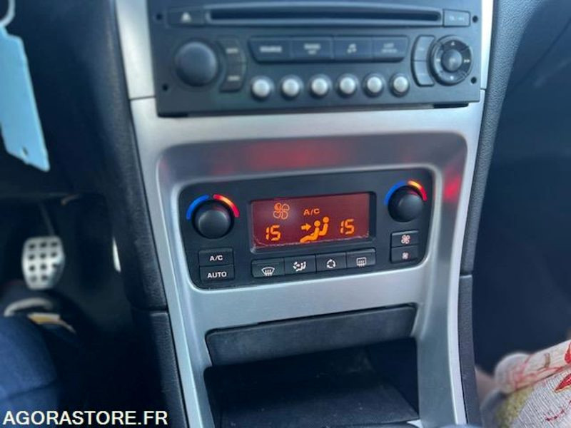 Car PEUGEOT 307 CC 2.0 HDI 136 CV - 2005 - 263 802km: picture 13