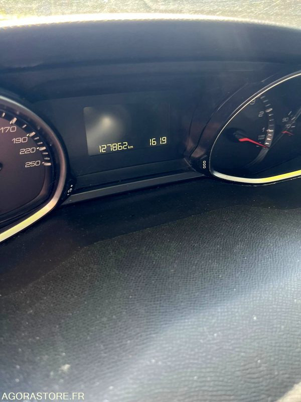 PEUGEOT 308 ESSENCE 127862 kms 2018 - Car: picture 4 PEUGEOT 308 ESSENCE 127862 kms 2018 - Car: picture 4