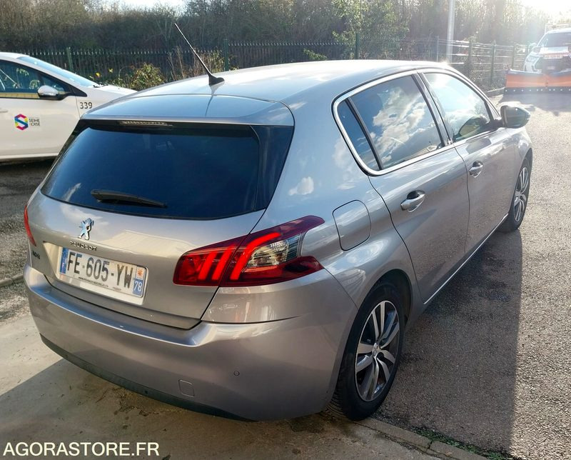 PEUGEOT 308 phase II - 110ch - 2019 - 172160km - ESSENCE - Car: picture 5 PEUGEOT 308 phase II - 110ch - 2019 - 172160km - ESSENCE - Car: picture 5