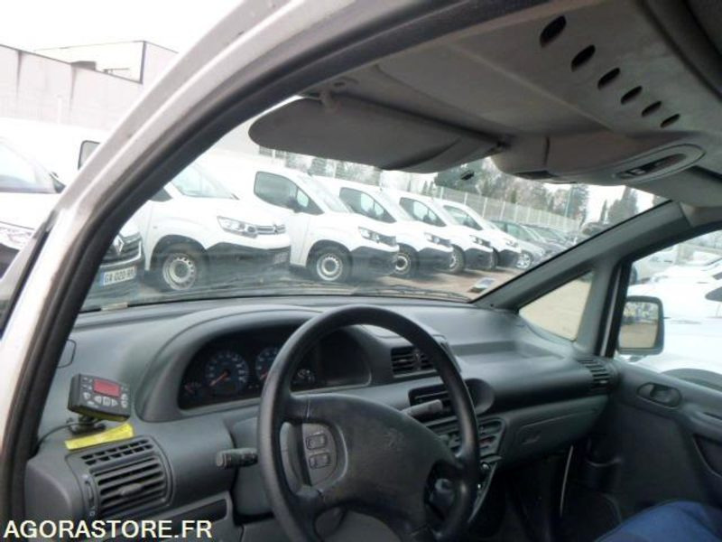 Small van PEUGEOT expert frigorifique - 2003 - 96 210km - BON ETAT: picture 8